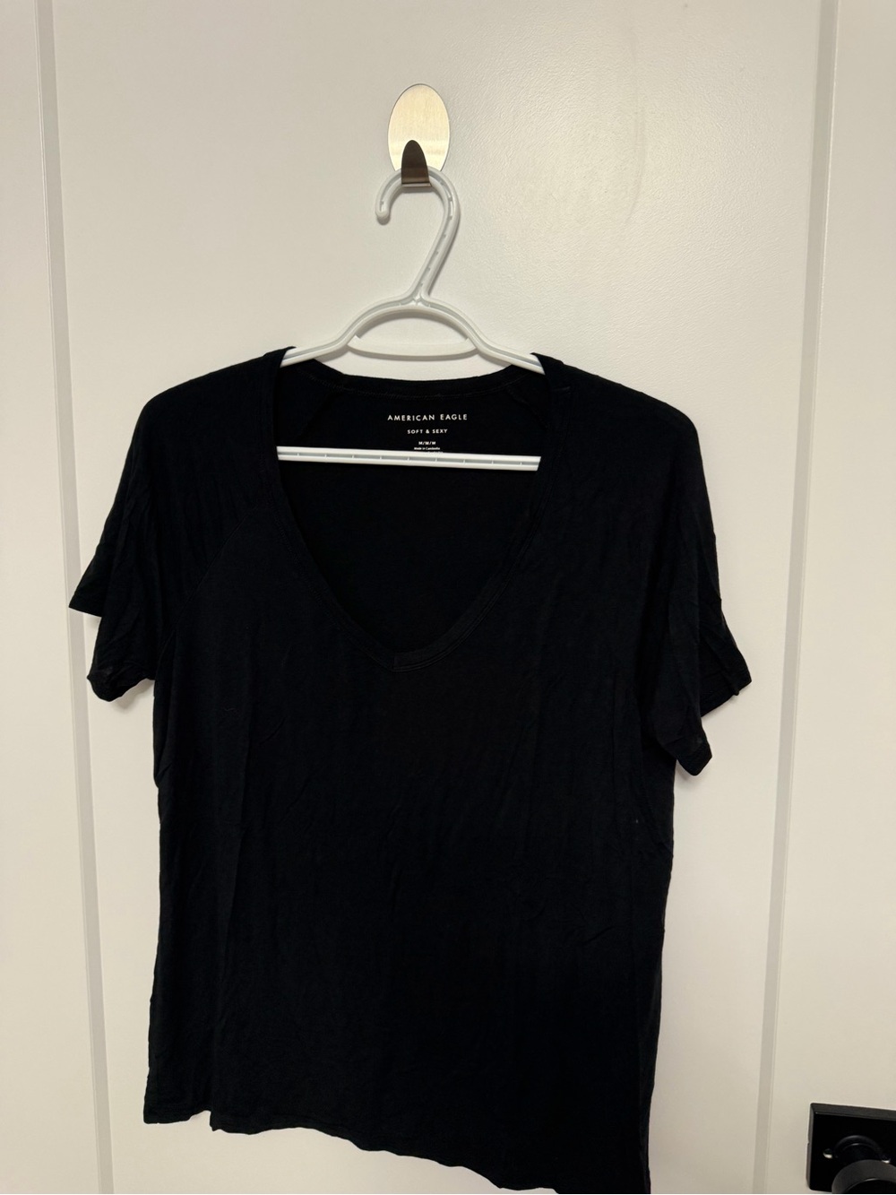 American Eagle Outfitters Black V-Neck Short Sleeve Tee
